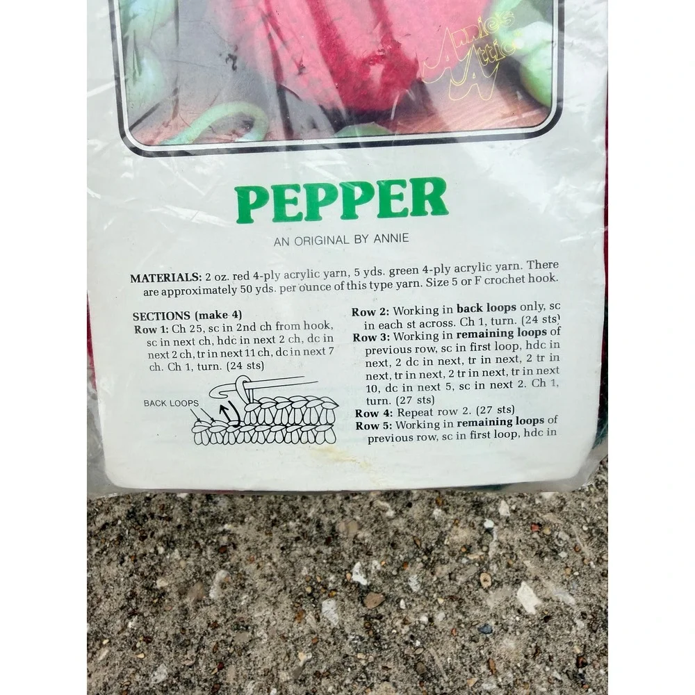 Annie's Attic Pepper‎ Vegetable Potholder Crochet Kit 337 Vintage Red Green Yarn